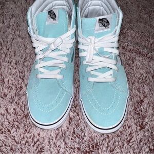 LIKE NEW Vans Sk8-Hi Aqua Haze-True white
Women’s size 10
Men’s size 8.5